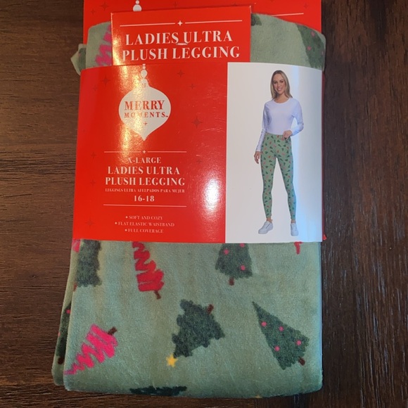 Ladies Ultra Plush Christmas Leggings! 2 pairs! - Picture 2 of 8